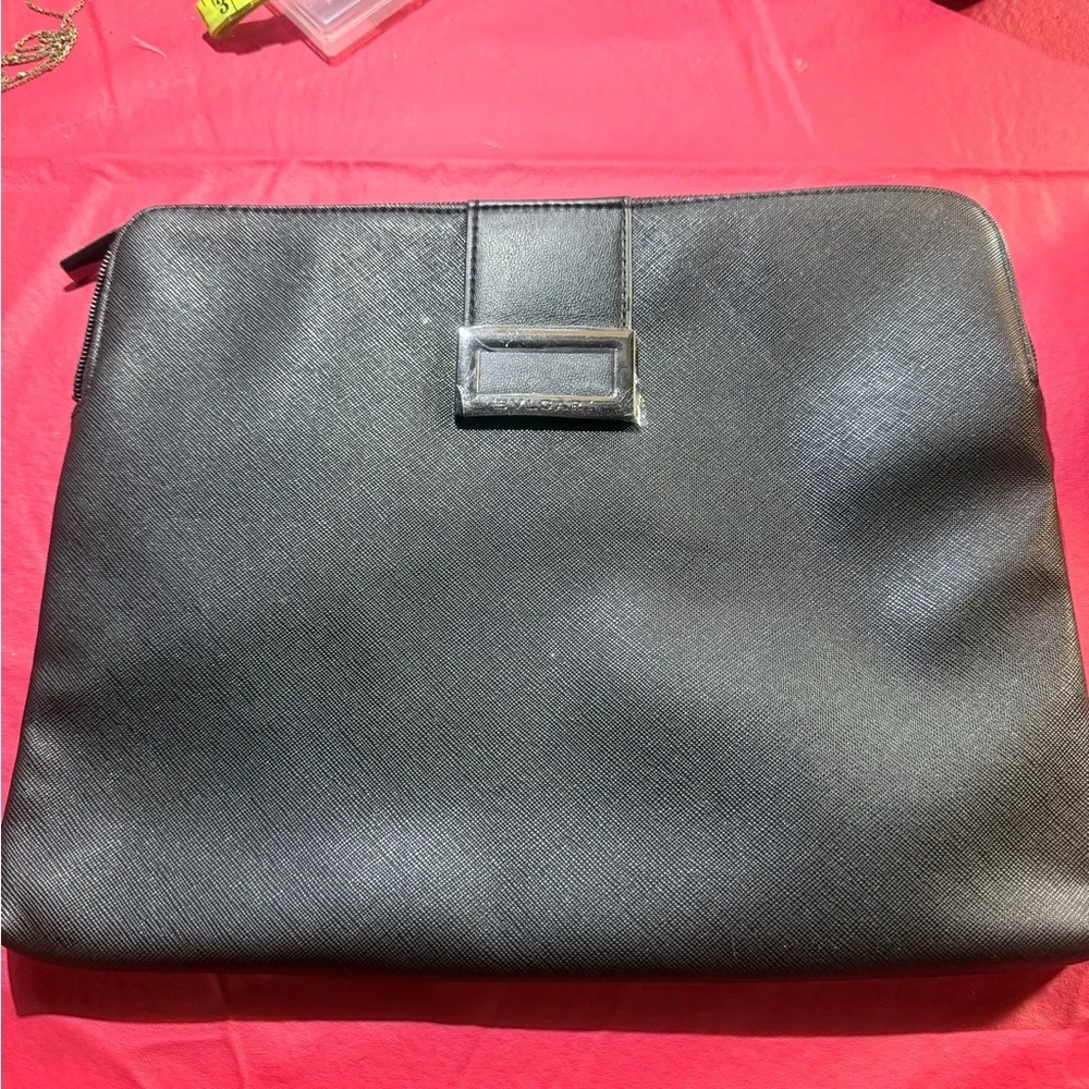 Bvlgari black leather clutch bag In excellent condition